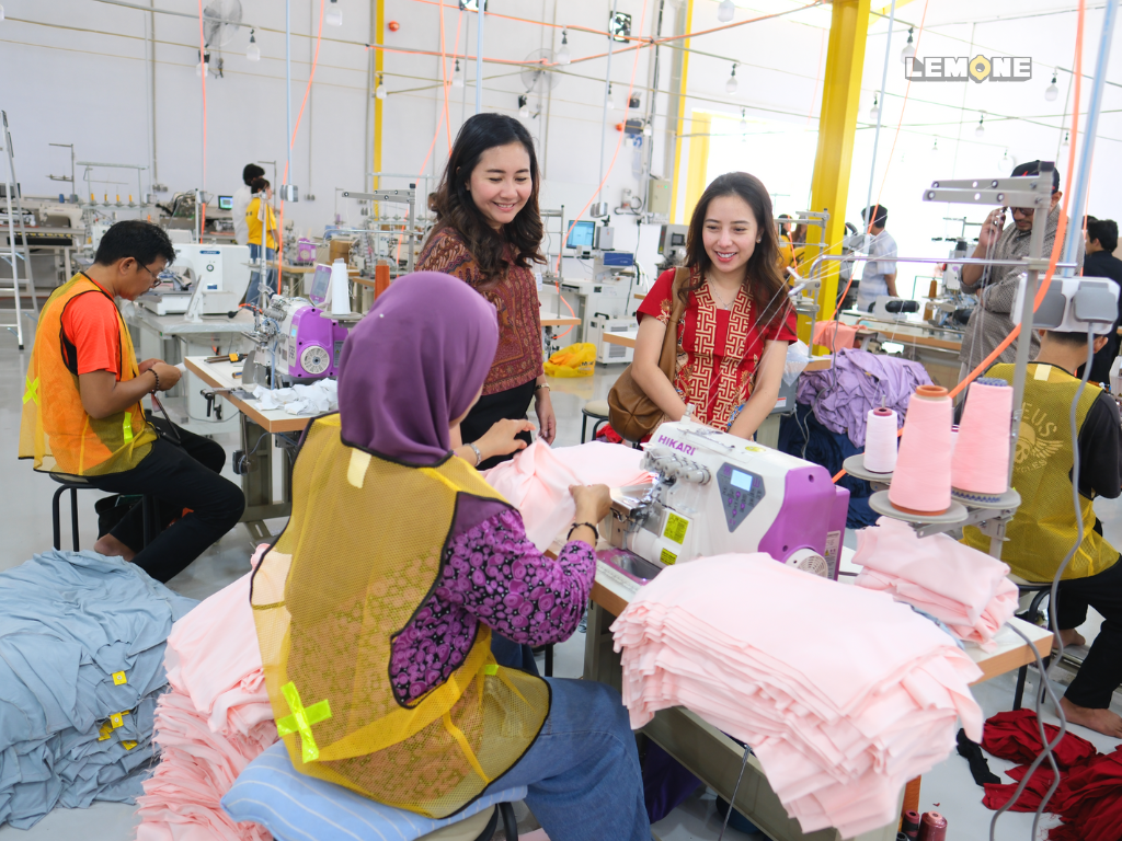 Behind the Seams: Proses Produksi dari Kain hingga Siap Jual
