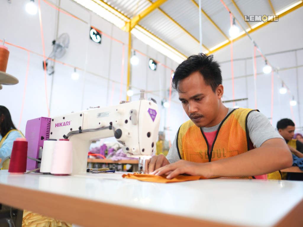 Behind the Seams: Proses Produksi dari Kain hingga Siap Jual