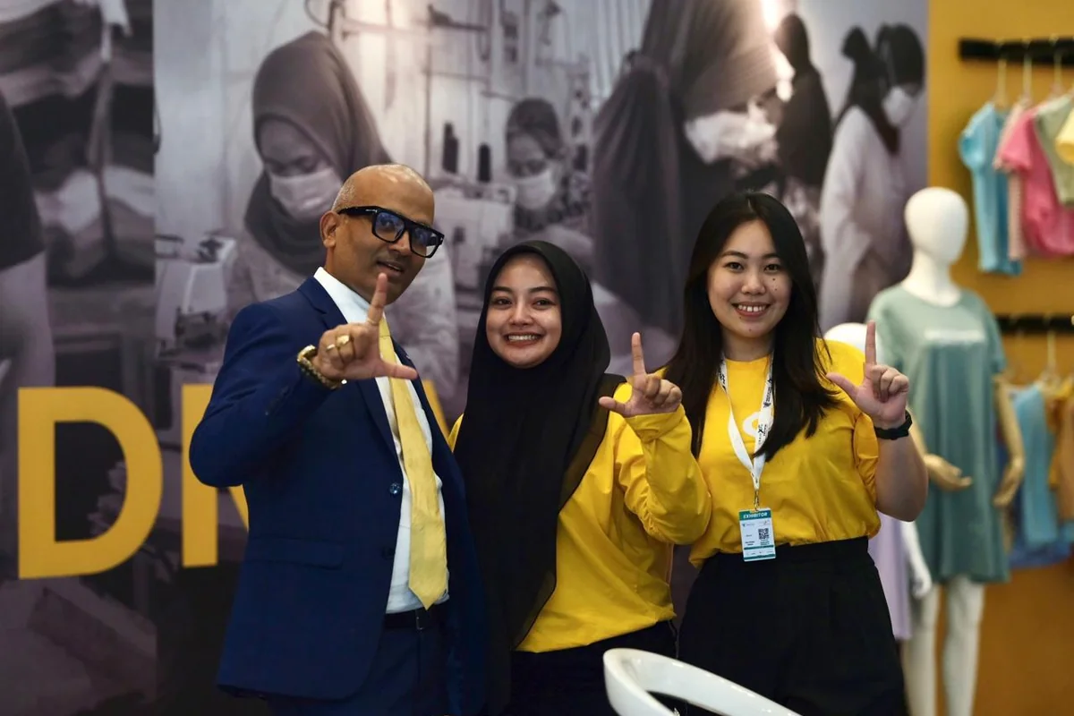 Tim Lemone bersama mitra reseller di pameran